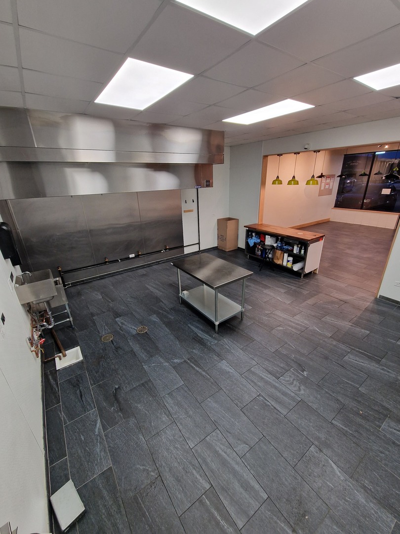 5343 N Lincoln Avenue