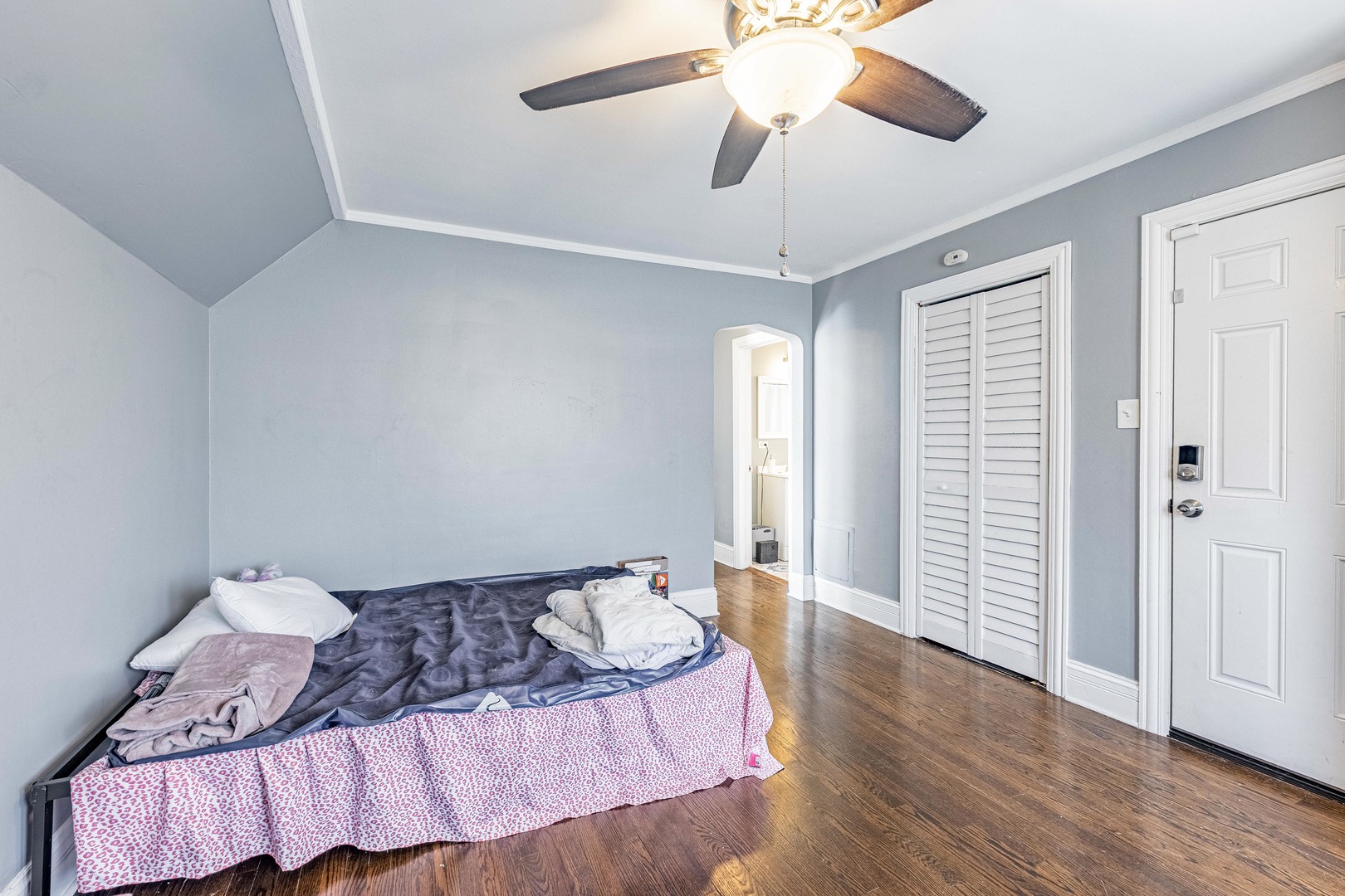 10044 S La Salle Street