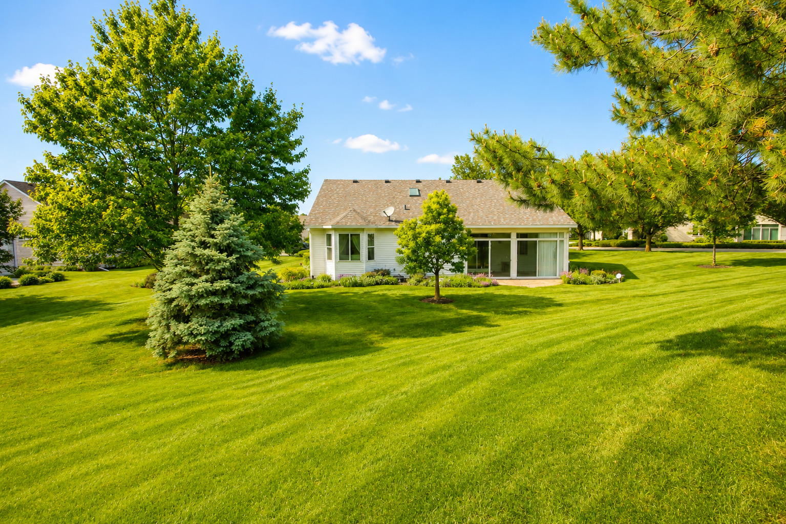673 Saugatuk Circle