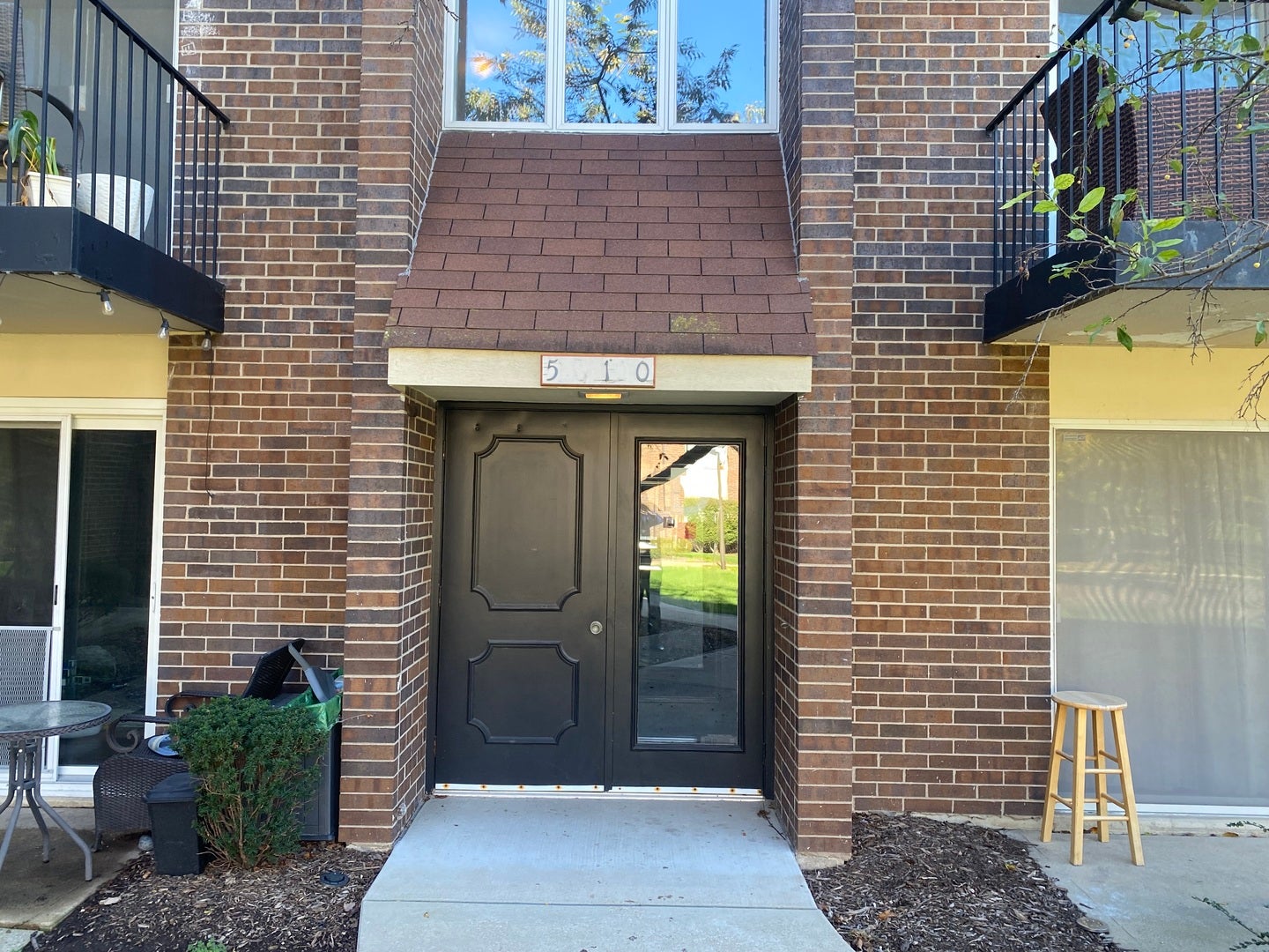 5S100 Pebblewood Lane D10