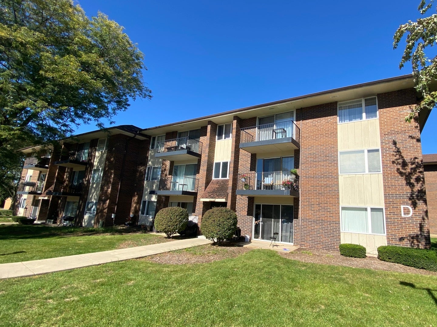 5S100 Pebblewood Lane D10