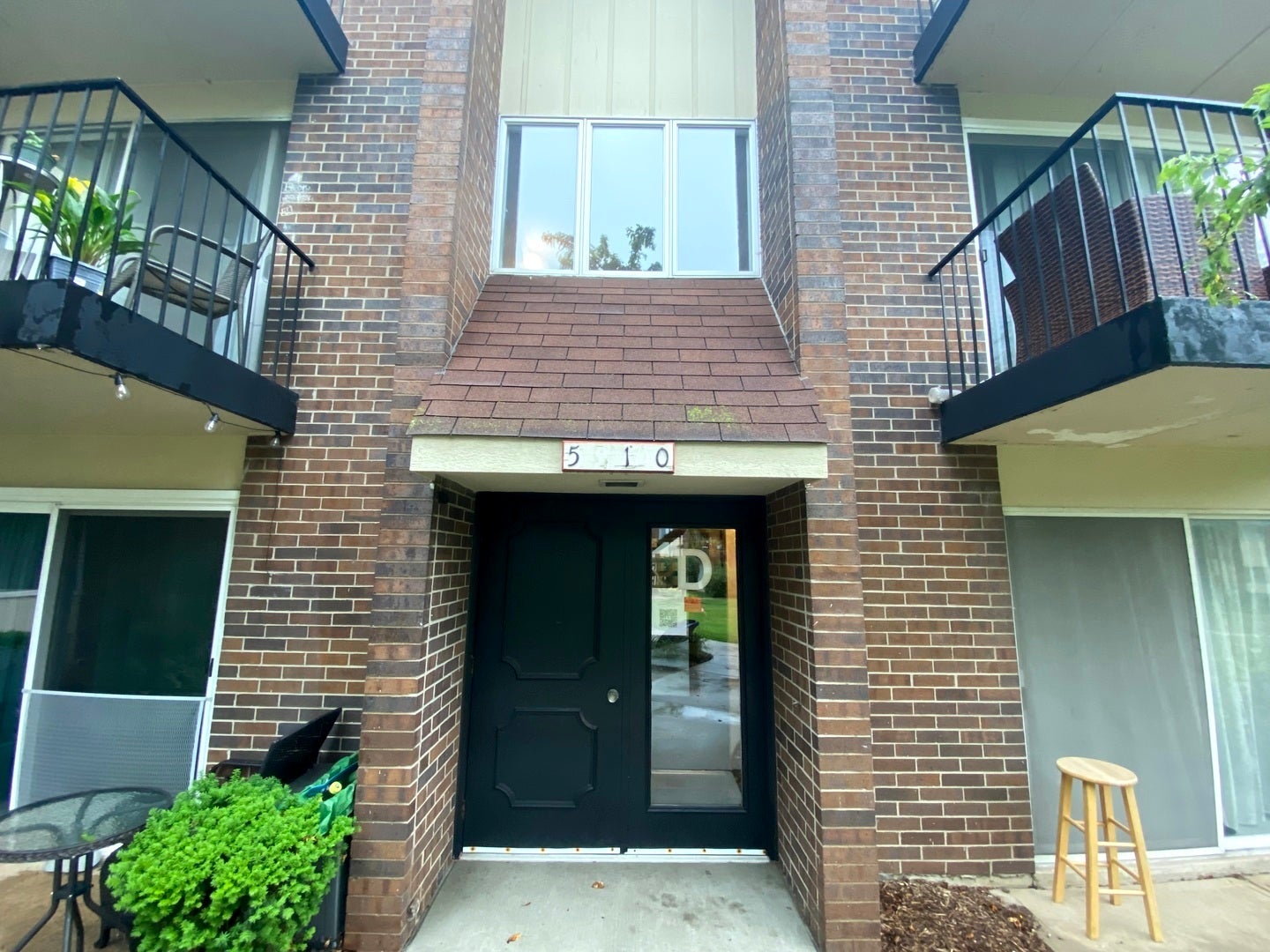 5S100 Pebblewood Lane D10