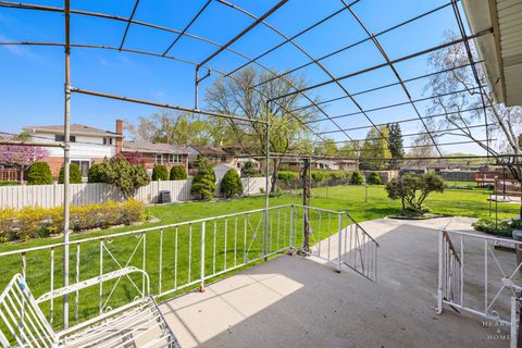 Tiny photo for 538 Westmere Road, Des Plaines, IL 60016 (MLS # 12559643)