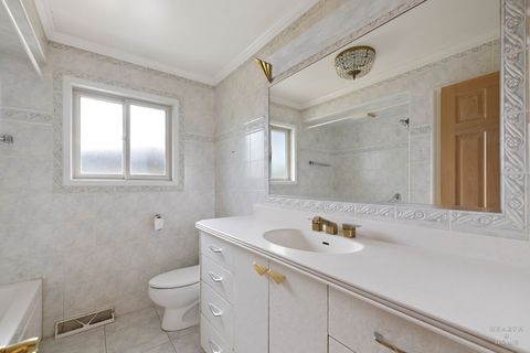 Tiny photo for 538 Westmere Road, Des Plaines, IL 60016 (MLS # 12559643)