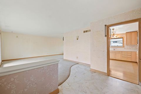 Tiny photo for 538 Westmere Road, Des Plaines, IL 60016 (MLS # 12559643)