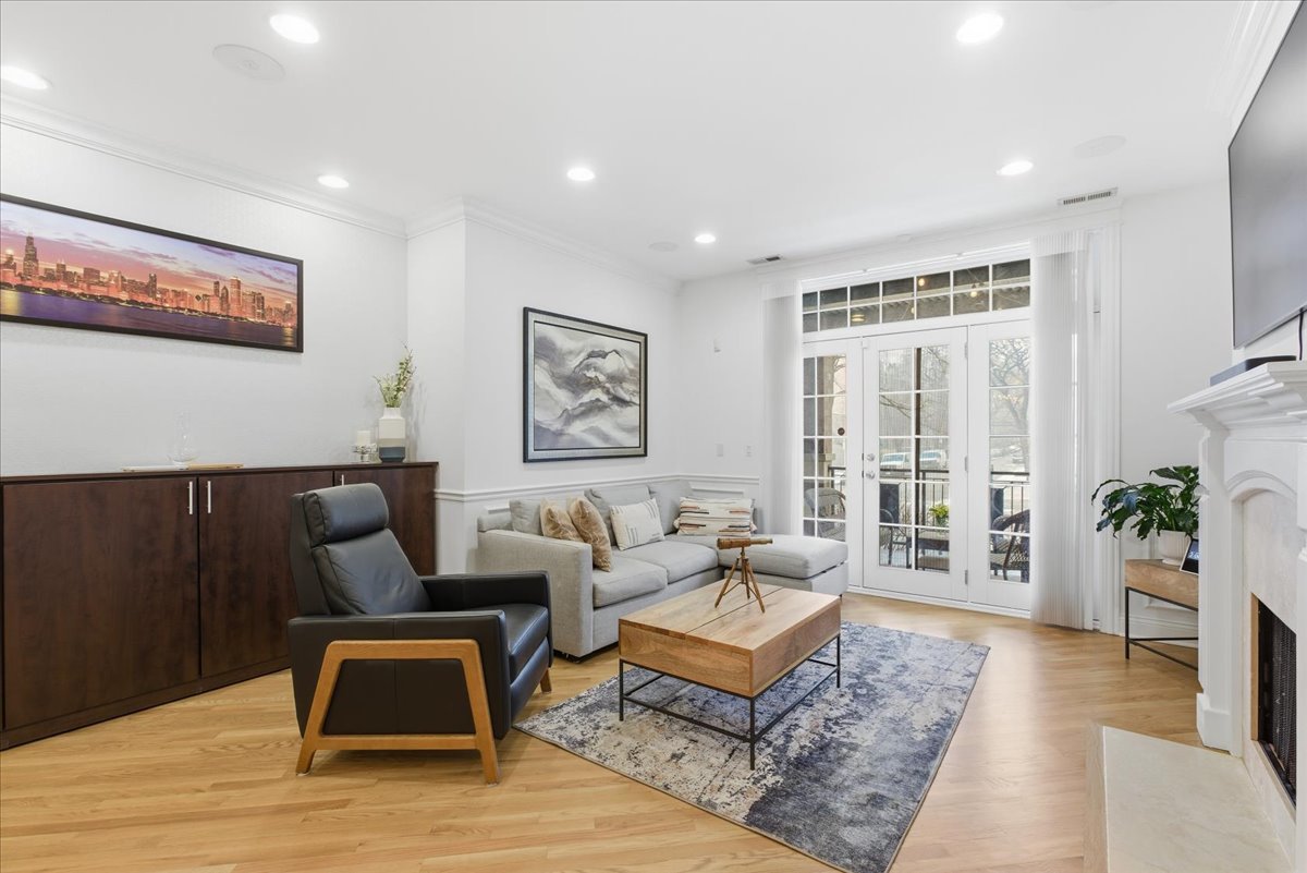 723 W Diversey Parkway 2E