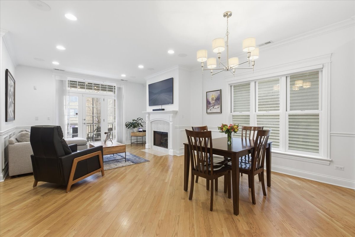 723 W Diversey Parkway 2E