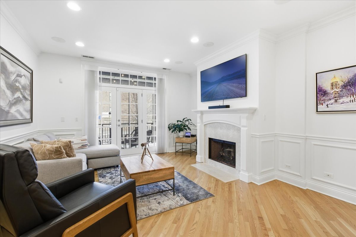 723 W Diversey Parkway 2E