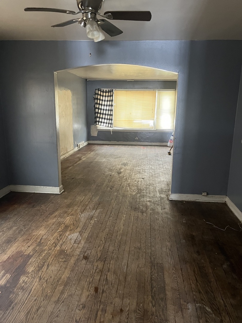 8751 S Blackstone Avenue