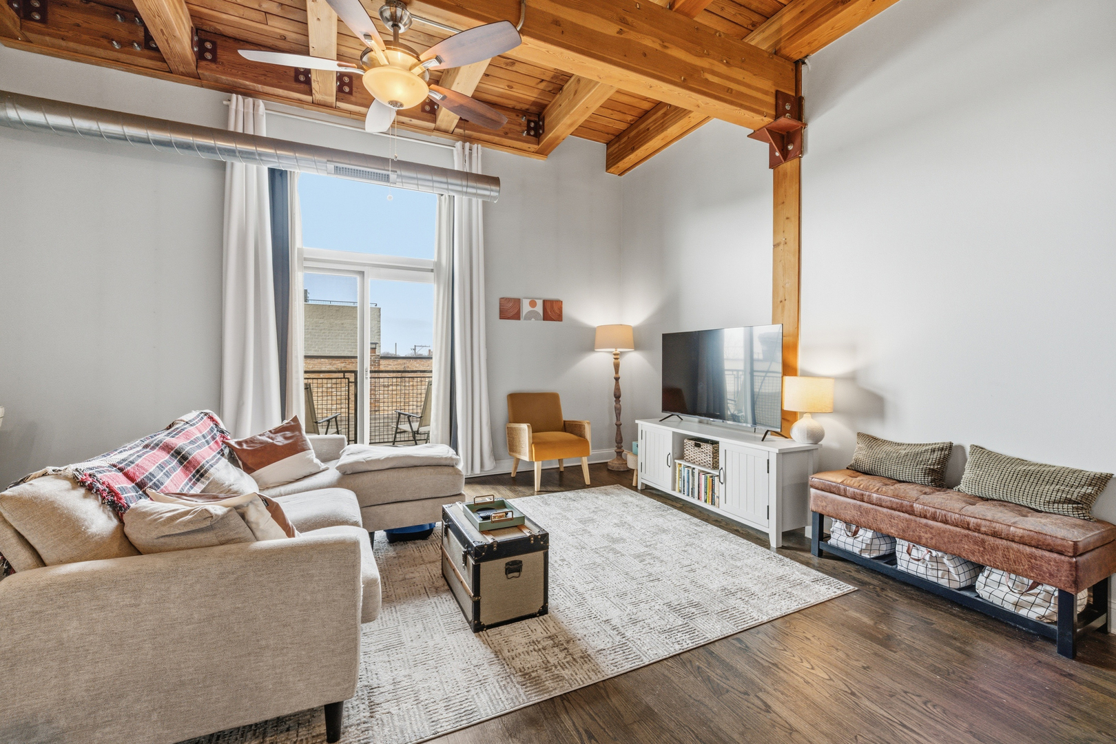 500 N DAMEN Avenue 307