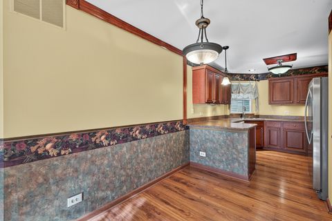 Tiny photo for 909 Little Falls Court #909, Elk Grove Village, IL 60007 (MLS # 12516479)