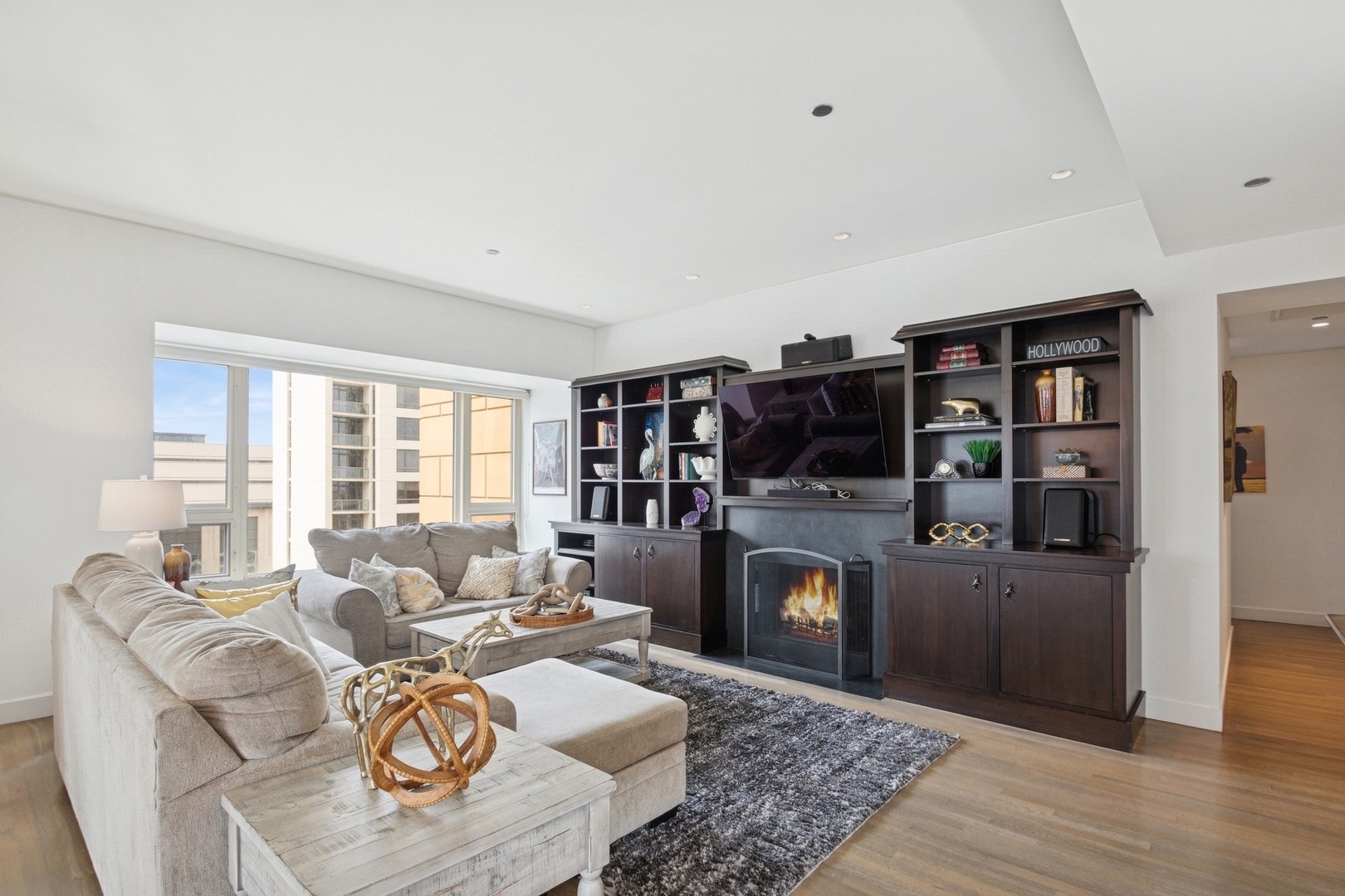 800 N Michigan Avenue 2202