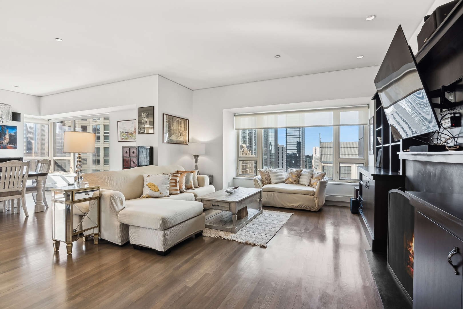 800 N Michigan Avenue 2202