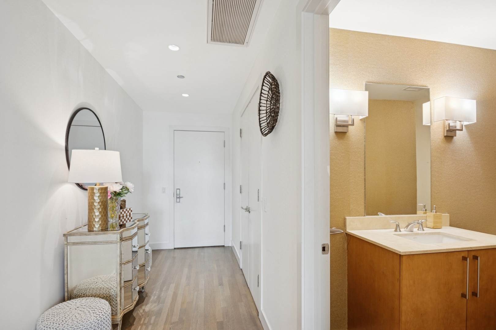 800 N Michigan Avenue 2202