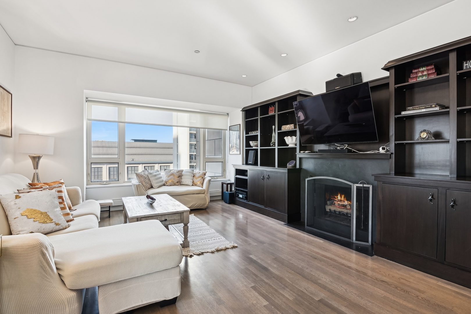 800 N Michigan Avenue 2202