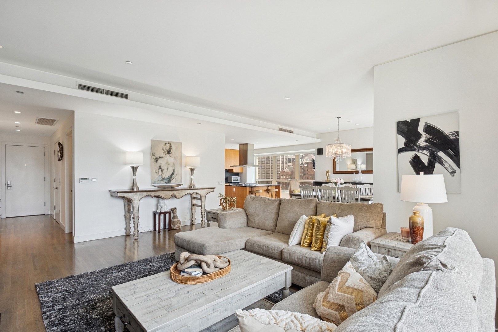 800 N Michigan Avenue 2202
