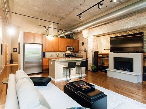 Tiny photo for 900 N KINGSBURY Street #777, Chicago, IL 60610 (MLS # 12467163)