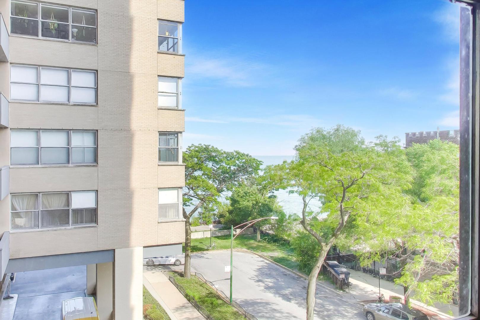 6301 N sheridan Road 4G
