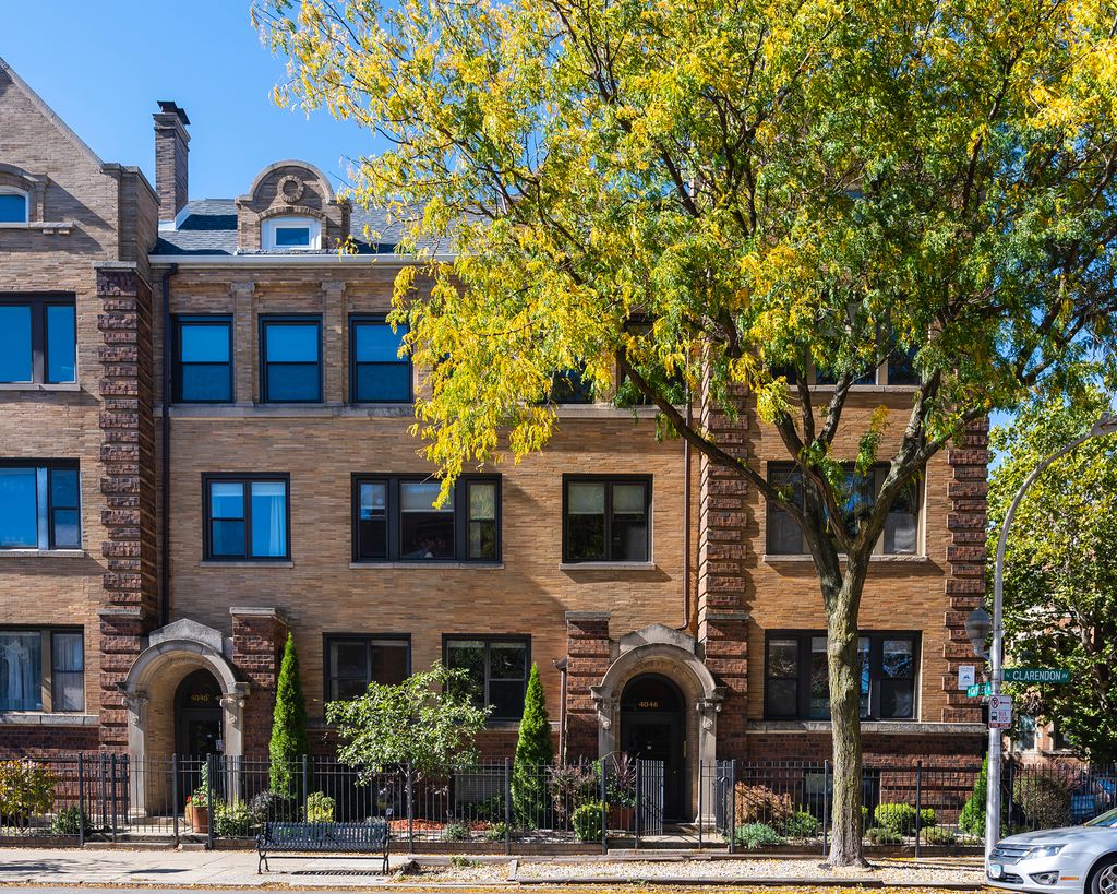 Photo for 4046 N CLARENDON Avenue #1S, Chicago, IL 60613 (MLS # 12500994)