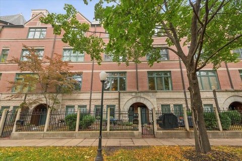 Photo of 1478 S Prairie Avenue #D, Chicago, IL 60605 (MLS # 12790338)
