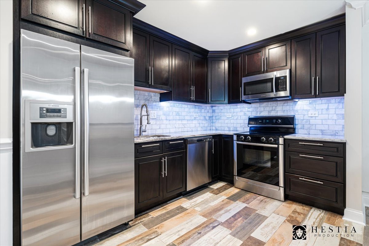 822 E Old Willow Road 6-204