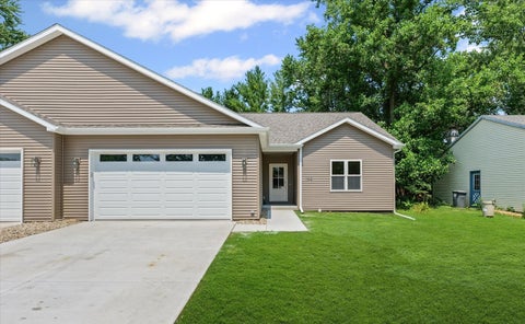 Photo of 114 W Mchenry Street #B, Urbana, IL 61801 (MLS # 12786954)