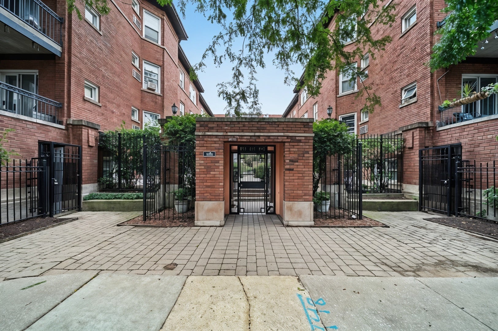 841 W Belle Plaine Avenue 3