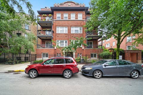Photo of 833 W Belle Plaine Avenue #3, Chicago, IL 60613 (MLS # 12717805)