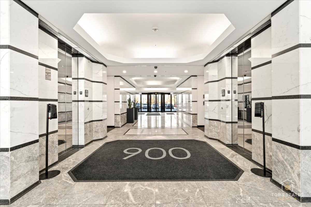 900 National Parkway