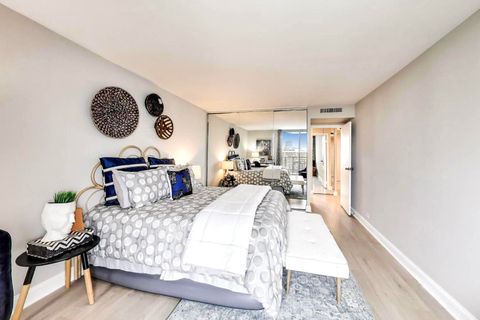 Tiny photo for 6007 N Sheridan Road #25E, Chicago, IL 60660 (MLS # 12480322)