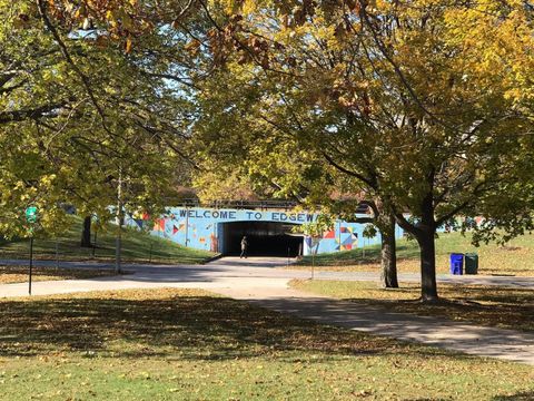 Tiny photo for 6007 N Sheridan Road #25E, Chicago, IL 60660 (MLS # 12480322)