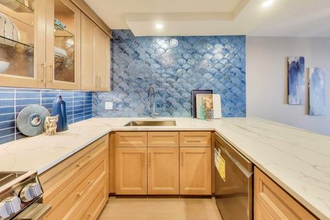Tiny photo for 6007 N Sheridan Road #25E, Chicago, IL 60660 (MLS # 12480322)