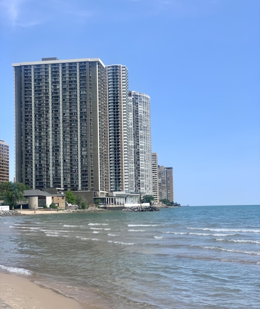 6007 N Sheridan Road 25E