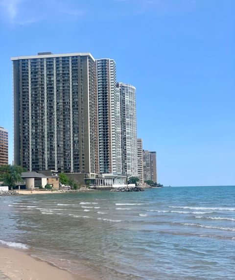 Tiny photo for 6007 N Sheridan Road #25E, Chicago, IL 60660 (MLS # 12480322)