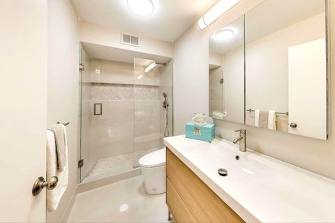 Tiny photo for 6007 N Sheridan Road #25E, Chicago, IL 60660 (MLS # 12480322)