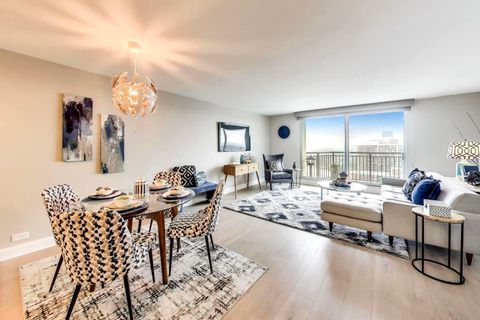 Tiny photo for 6007 N Sheridan Road #25E, Chicago, IL 60660 (MLS # 12480322)
