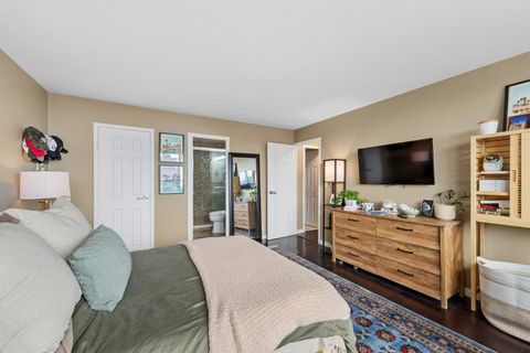 Tiny photo for 3550 N Lake Shore Drive #1902, Chicago, IL 60657 (MLS # 12587364)