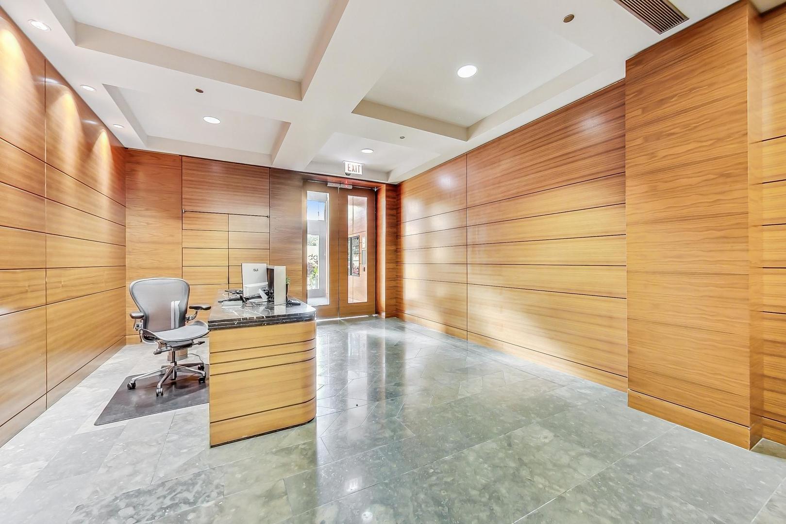 6 N Michigan Avenue 1111