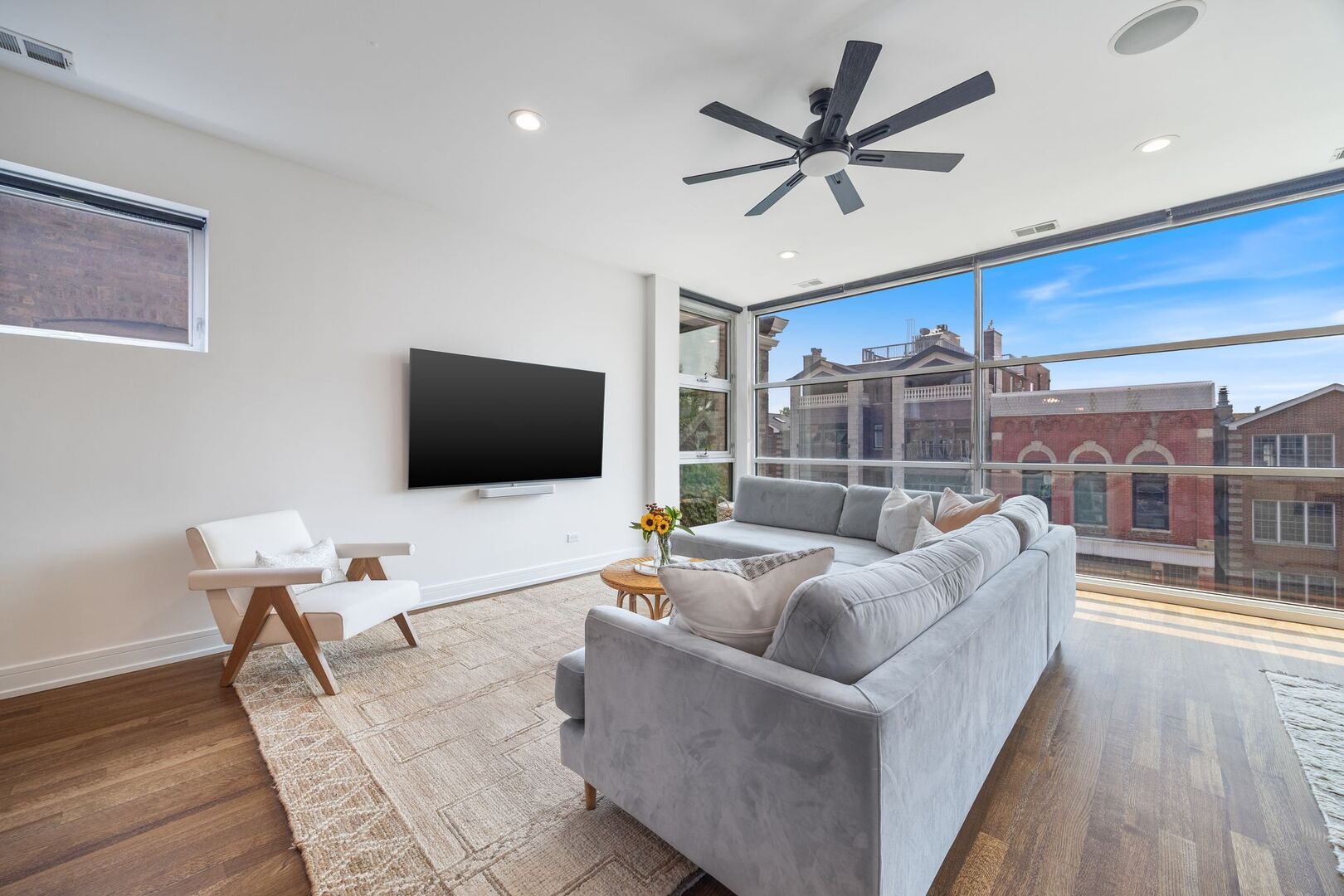 1510 W Cortez Street 3E