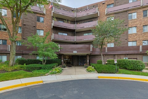 Photo of 840 Wellington Avenue #501, Elk Grove Village, IL 60007 (MLS # 12751619)