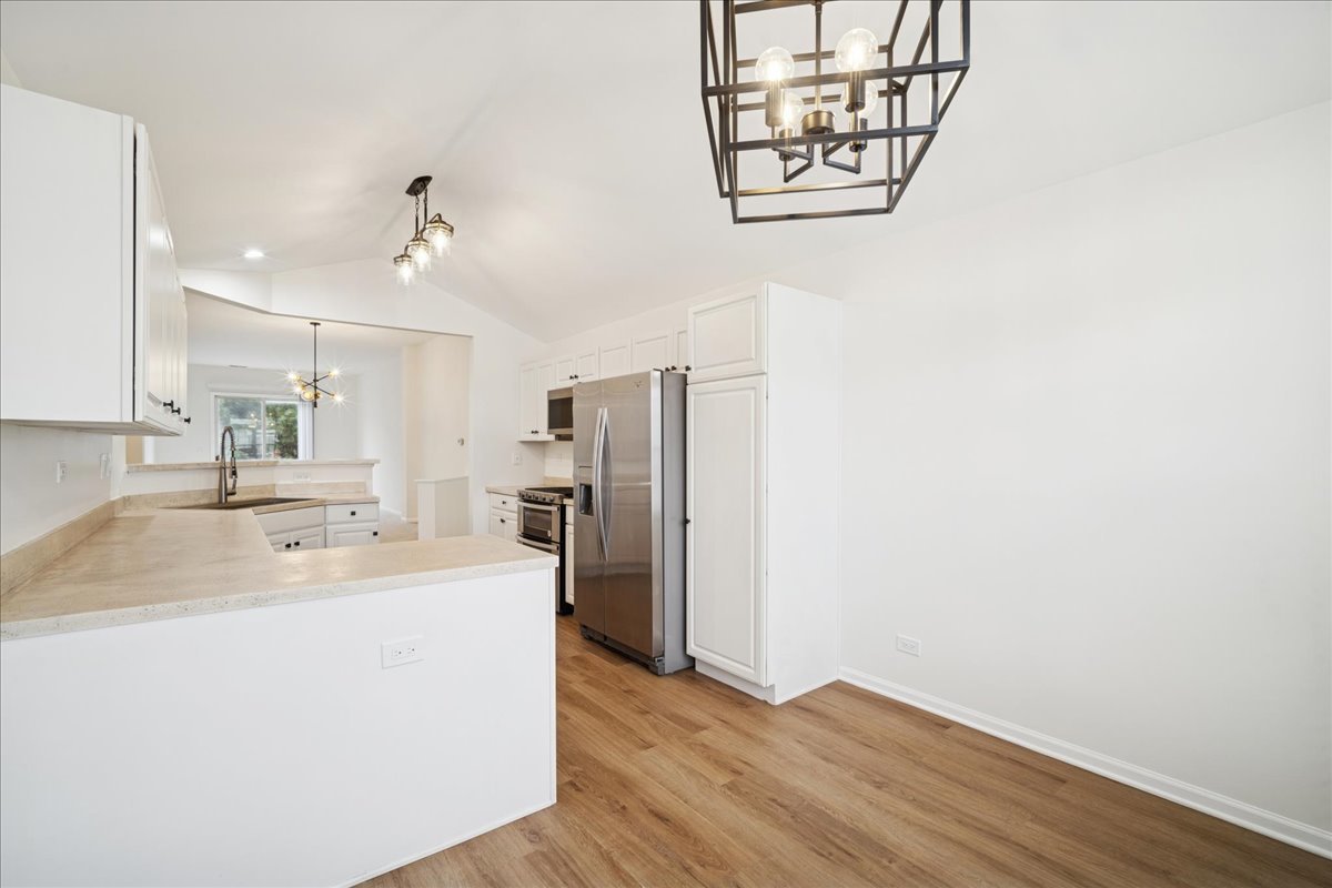 1153 Hawthorne Lane 1153