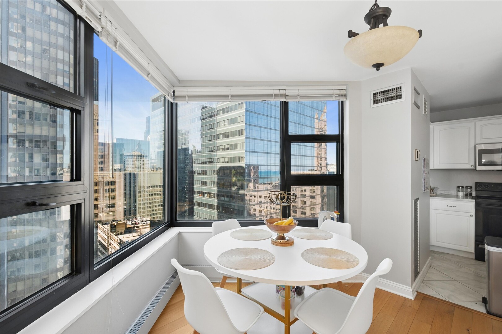 401 E Ontario Street 2902