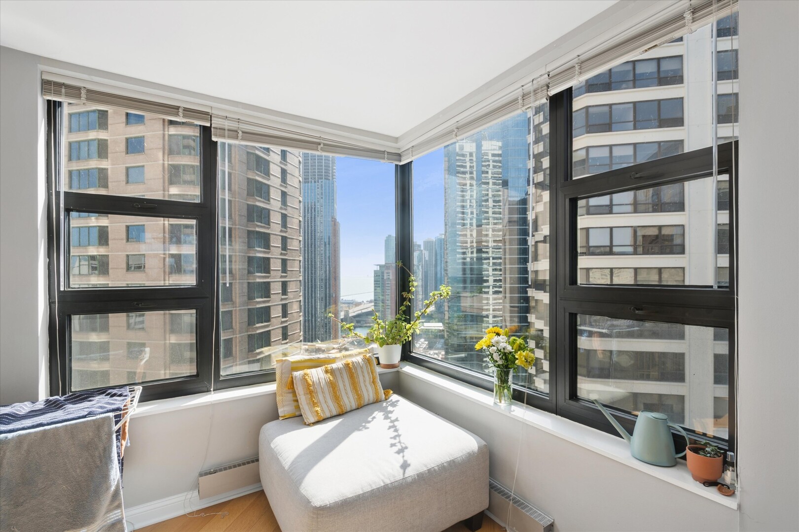 401 E Ontario Street 2902