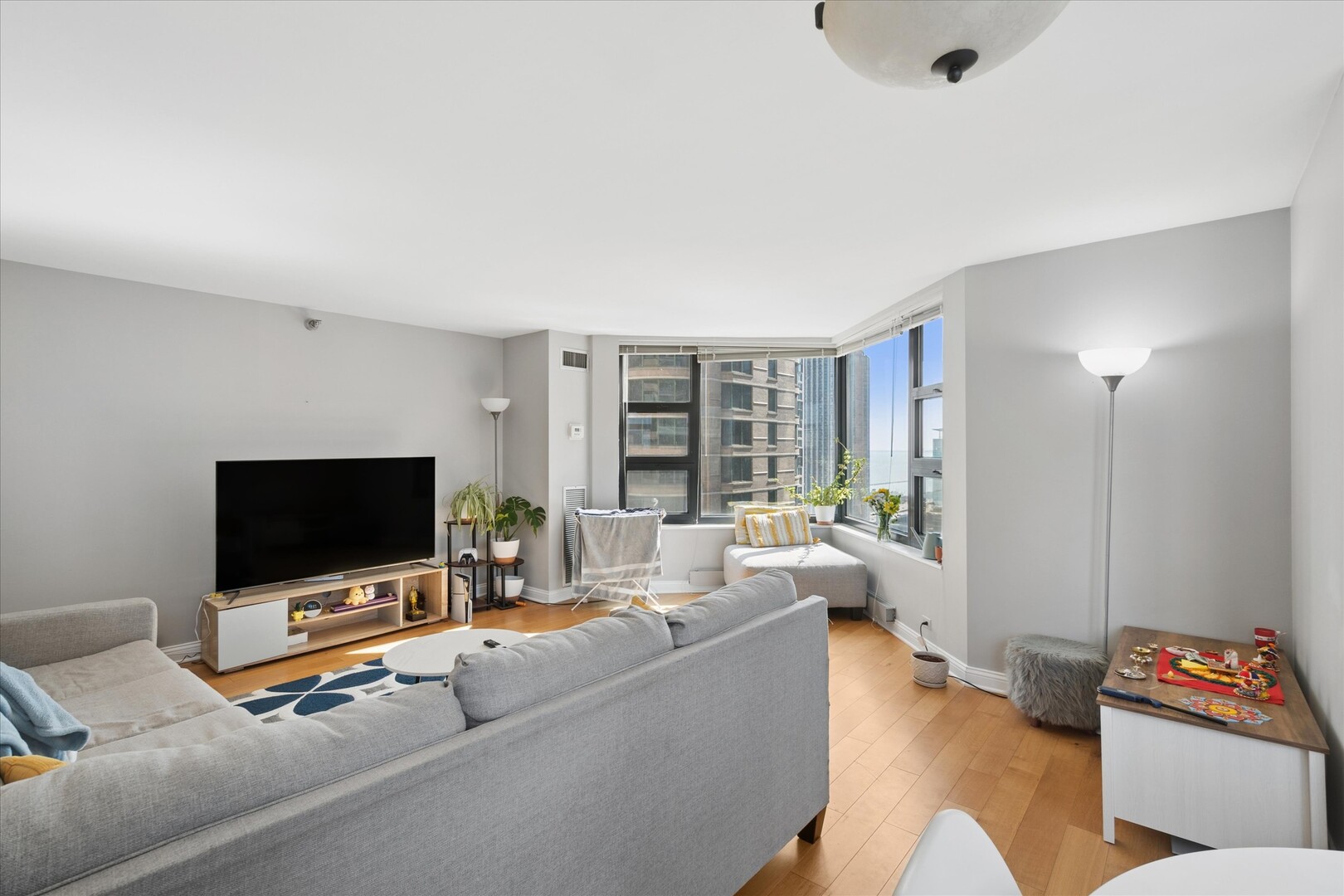 401 E Ontario Street 2902