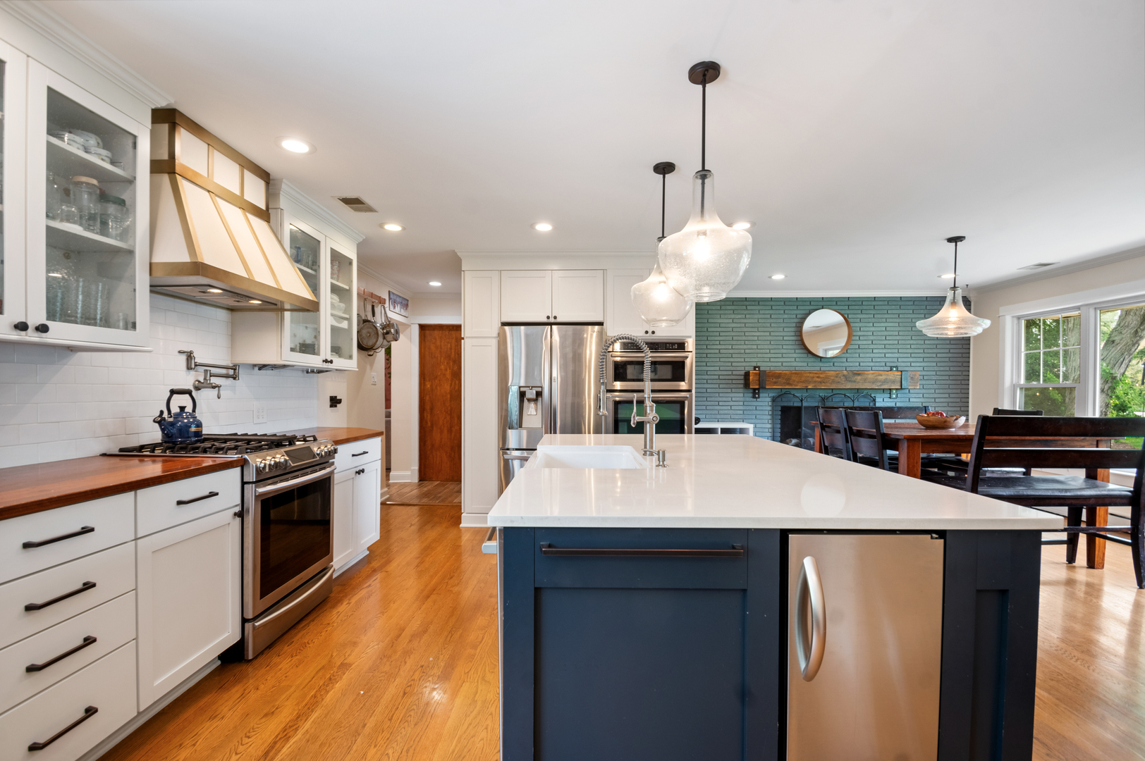 17W214 W Hillside Lane