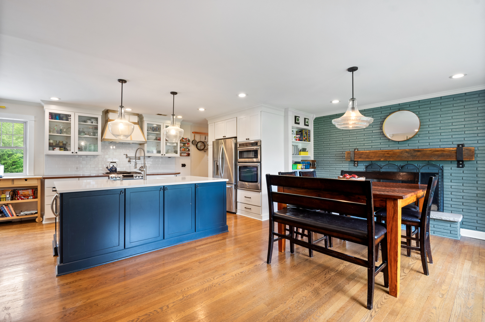 17W214 W Hillside Lane