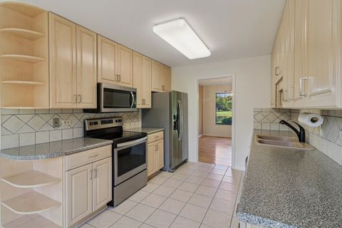 Tiny photo for 404 N SHORELINE Road #298, Lake Barrington, IL 60010 (MLS # 12495842)