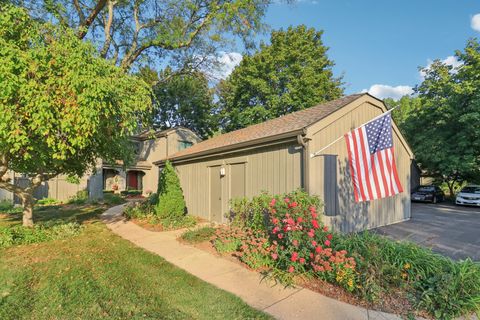 Tiny photo for 404 N SHORELINE Road #298, Lake Barrington, IL 60010 (MLS # 12495842)