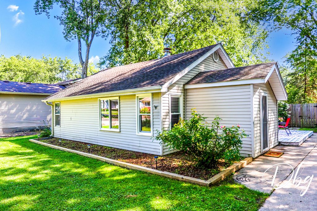 Photo for 37905 N Loyola Avenue, Beach Park, IL 60087 (MLS # 12481122)