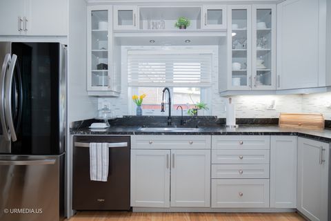 Tiny photo for 7100 N SIOUX Avenue, Chicago, IL 60646 (MLS # 12605320)